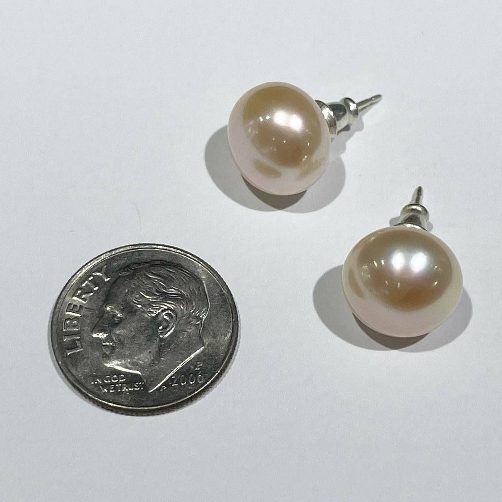 Wendy Mignot Margot Button Pearl Stud Earrings 11-12mm Blush