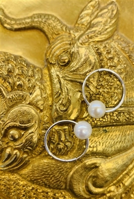 Marseille Blanc Pearl Endless Hoop Earrings White