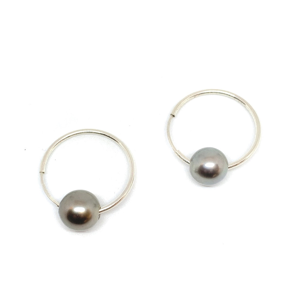 photo of Wendy Mignot Marseille Noir Tahitian Pearl Endless Hoop Silver Earrings