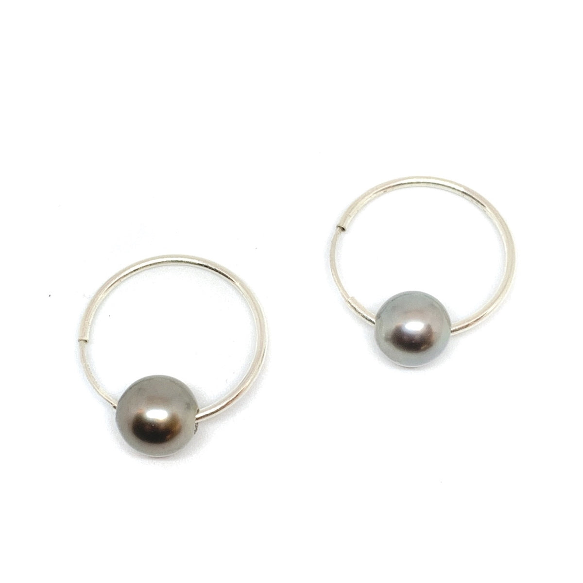 photo of Wendy Mignot Marseille Noir Tahitian Pearl Endless Hoop Silver Earrings