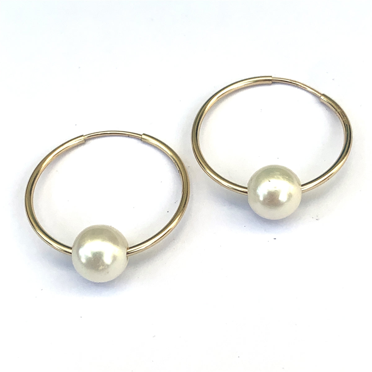 Wendy Mignot Venice Freshwater Pearl Endless Hoop Gold-Filled Earrings, White