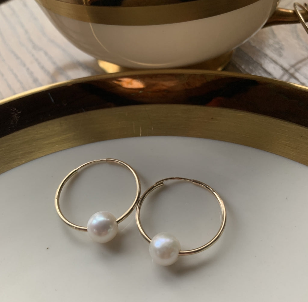 Wendy Mignot Venice Freshwater Pearl Endless Hoop Gold-Filled Earrings, White
