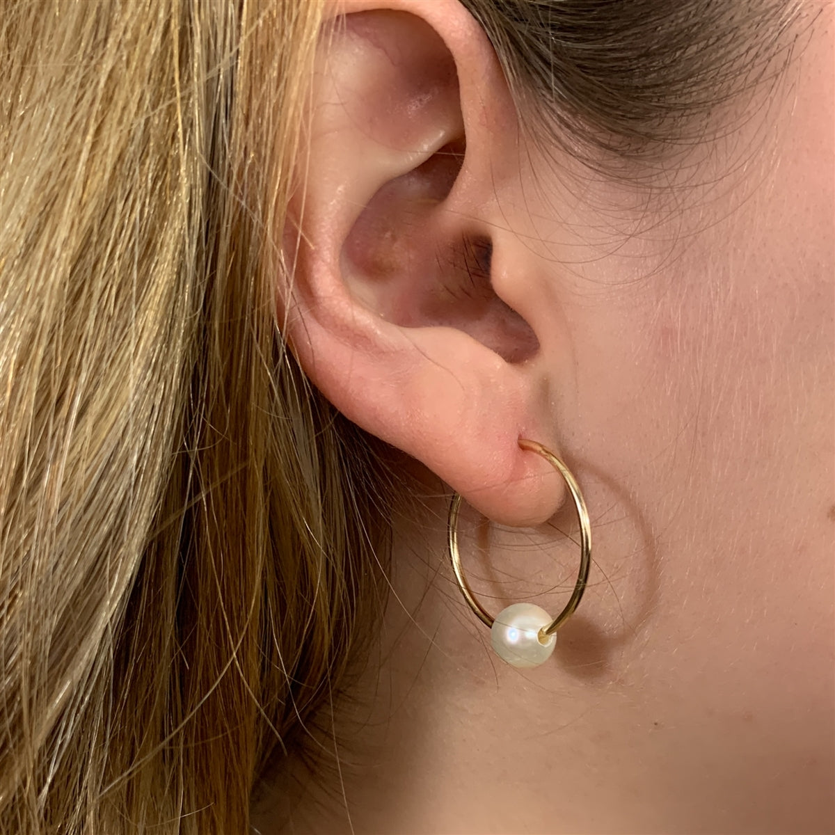 Wendy Mignot Venice Freshwater Pearl Endless Hoop Gold-Filled Earrings, White