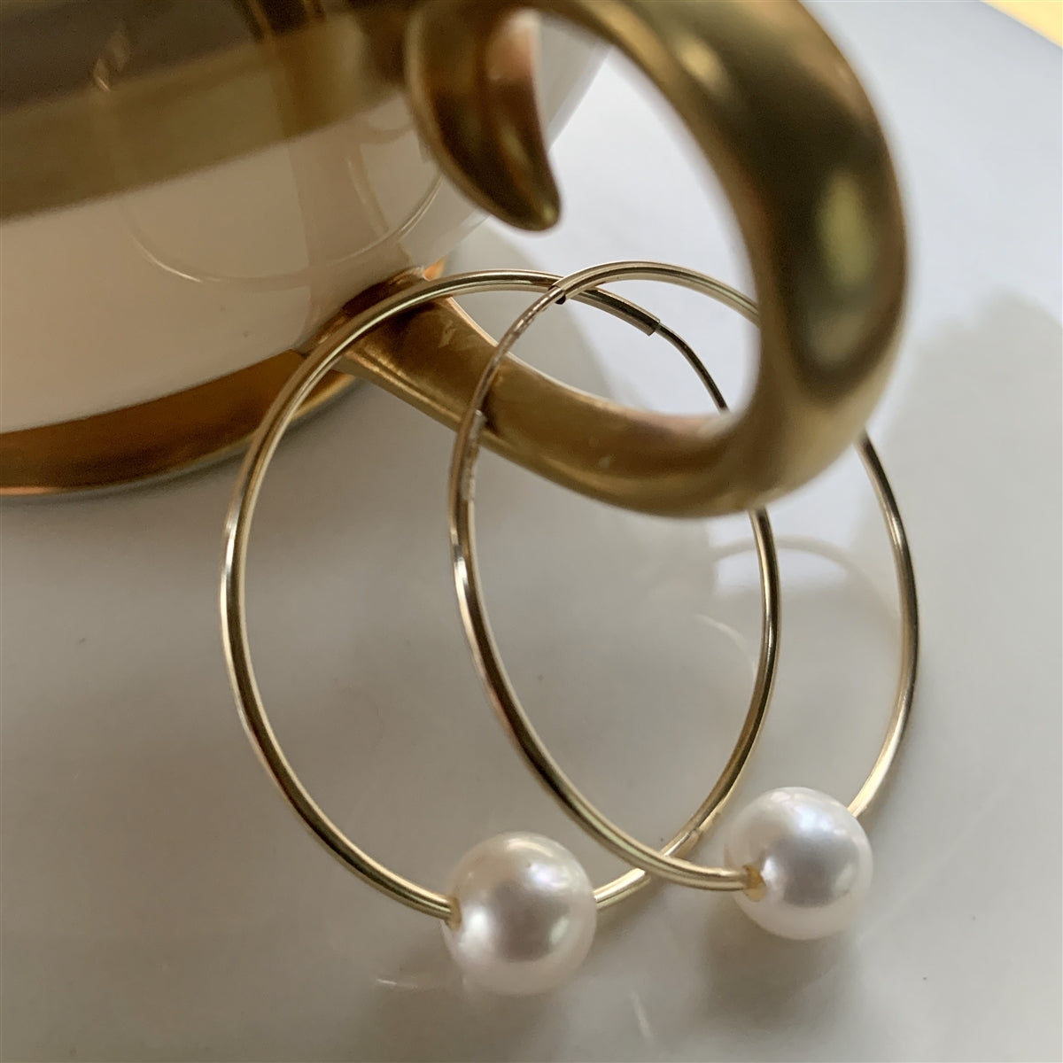 Wendy Mignot Florence Pearl Endless Hoop Gold-Filled Earrings White