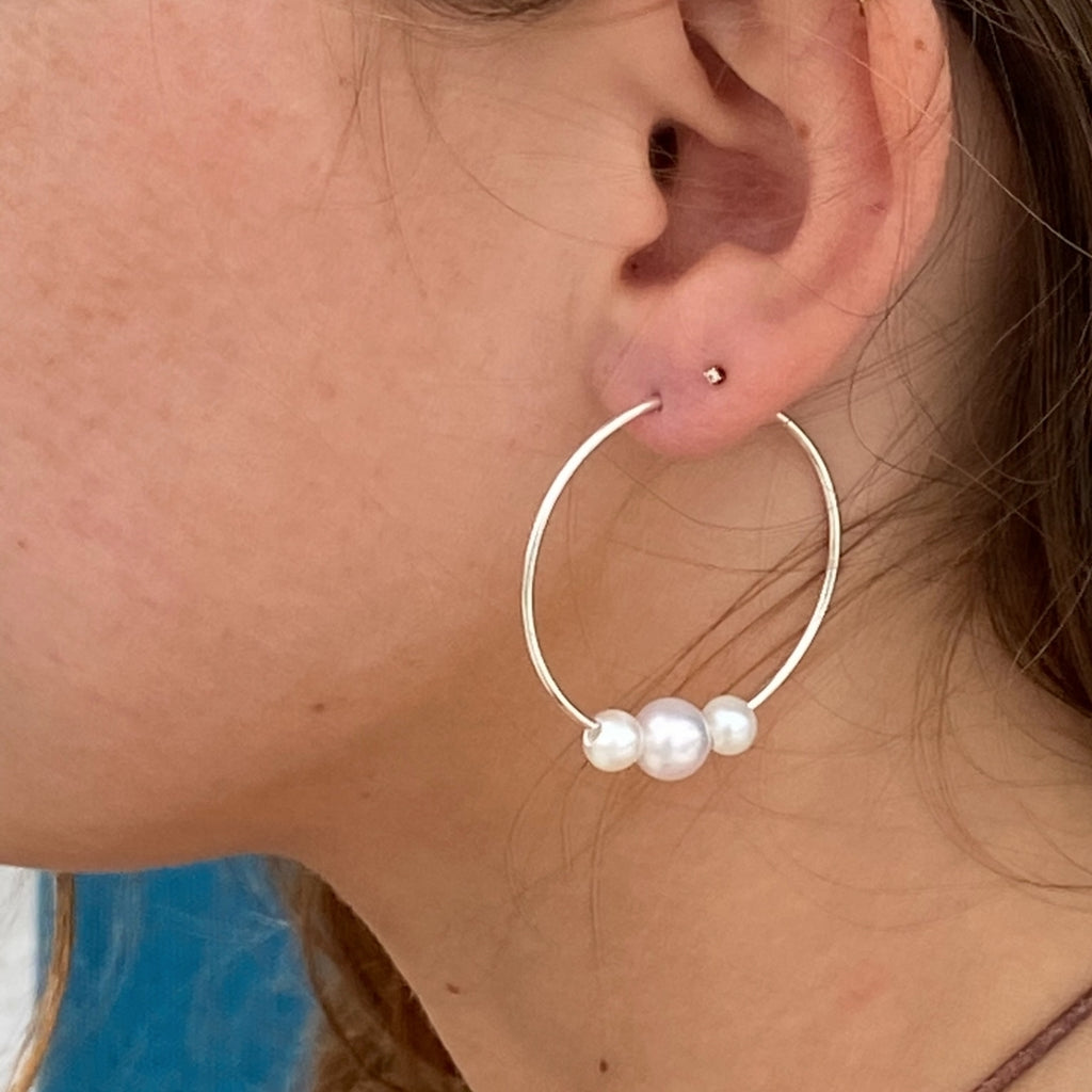 Wendy Mignot Silver Three Pearl Hoop Earrings - White, Silver, White