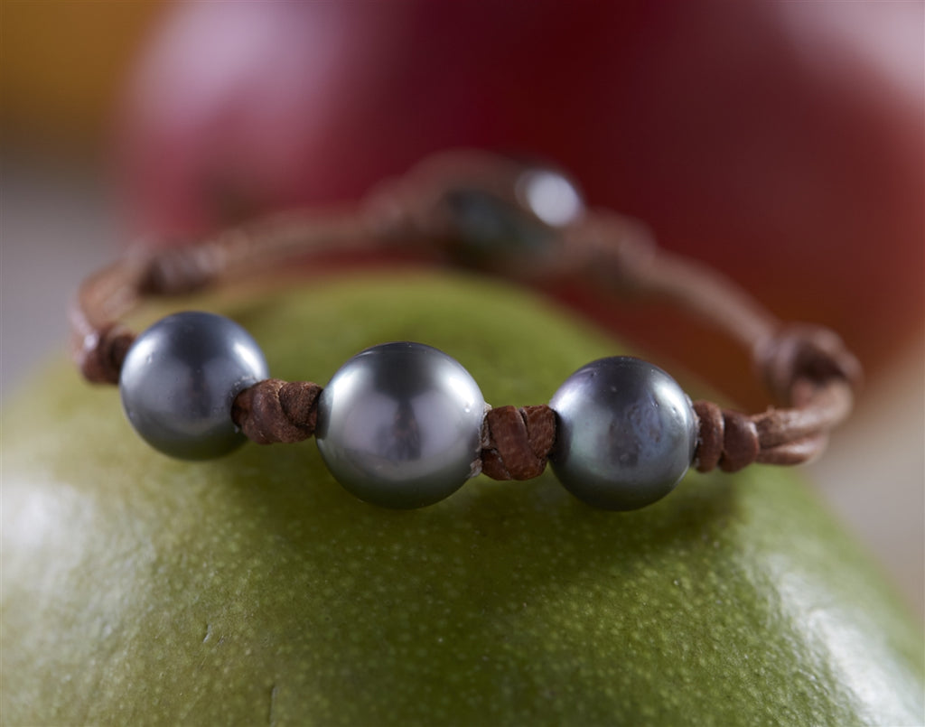 Wendy Mignot Bora Bora Three Pearl Tahitian Pearl and Leather Daisy Bracelet