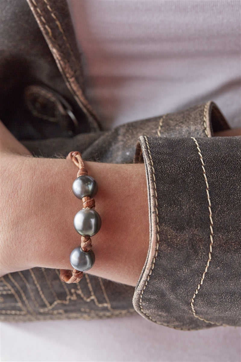 Wendy Mignot Bora Bora Three Pearl Tahitian Pearl and Leather Daisy Bracelet