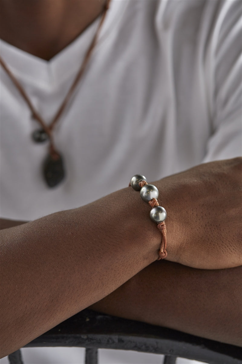 Wendy Mignot Bora Bora Three Pearl Tahitian Pearl and Leather Daisy Bracelet