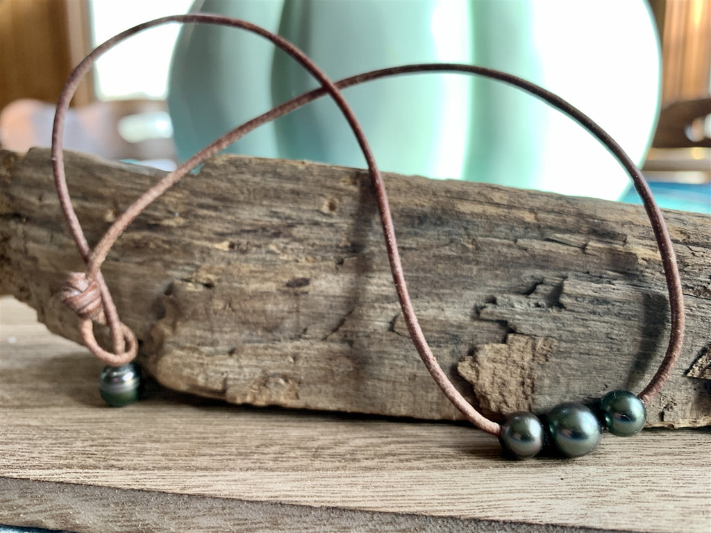 Wendy Mignot Daisy Tahitian Pearl Three Pearl and Leather Necklace