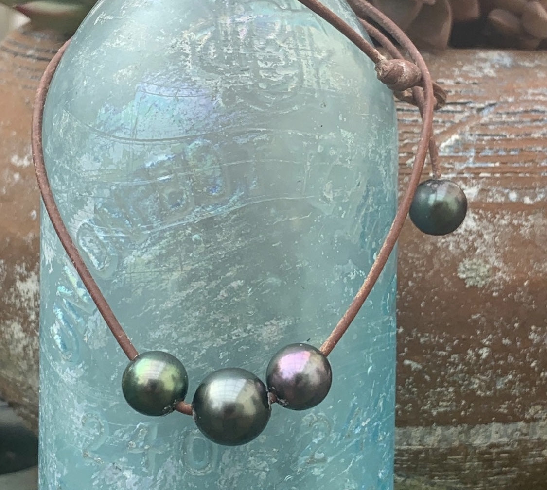 Wendy Mignot Tahitian Pearl and Leather Deluxe Daisy Necklace