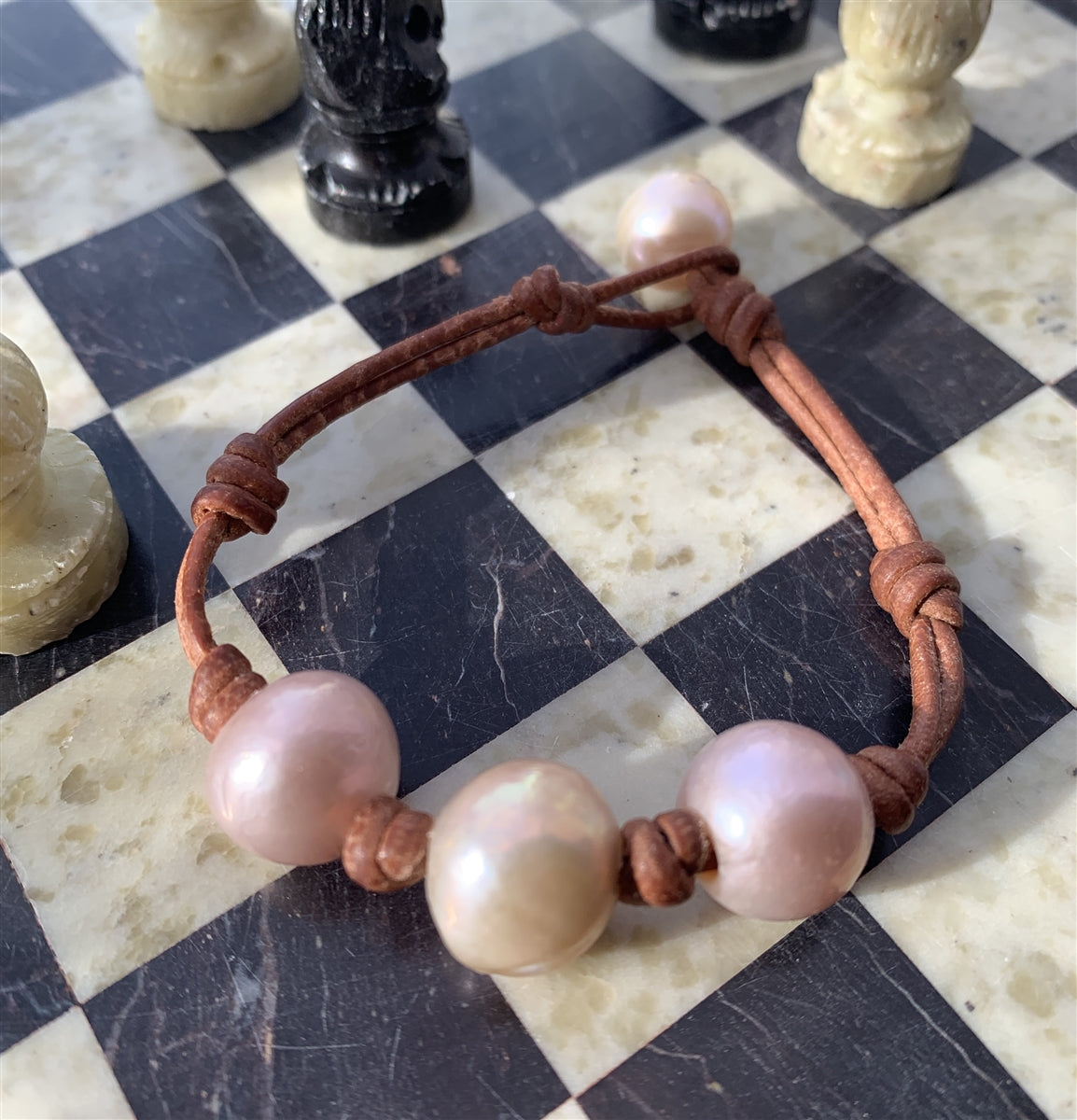 Wendy Mignot Daisy Three Pearl Freshwater Pearl and Leather Bracelet with Knots Blush