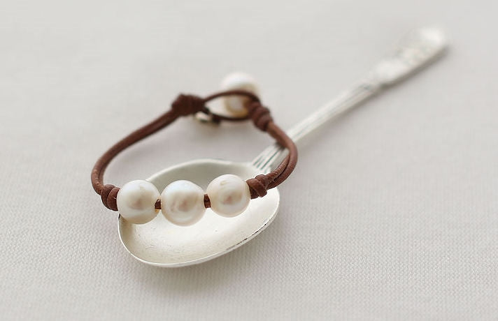 Wendy Mignot Baby Daisy Three Pearl Freshwater Pearl and Leather Bracelet White