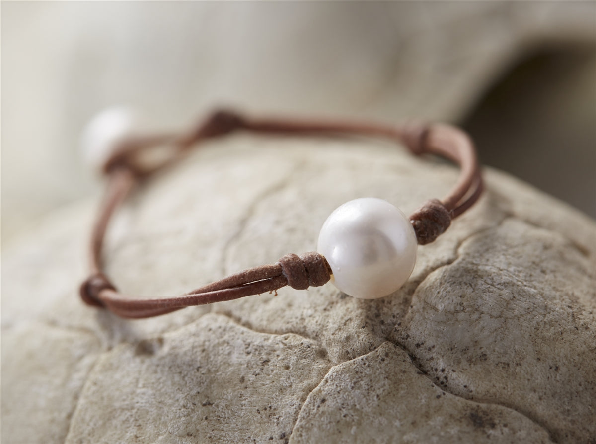 Wendy Mignot | Coastal Single Freshwater pearl and Leather