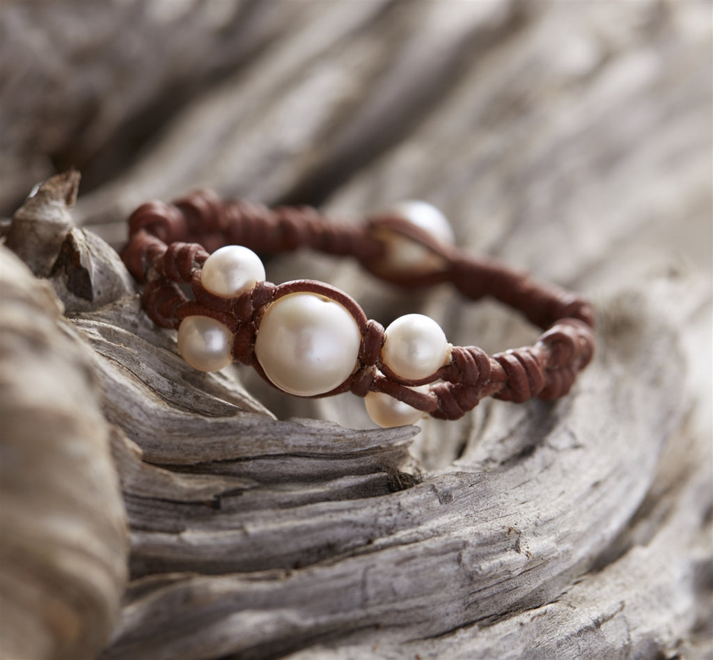 Wendy Mignot Center Freshwater Pearl and Leather Zoya Bracelet White