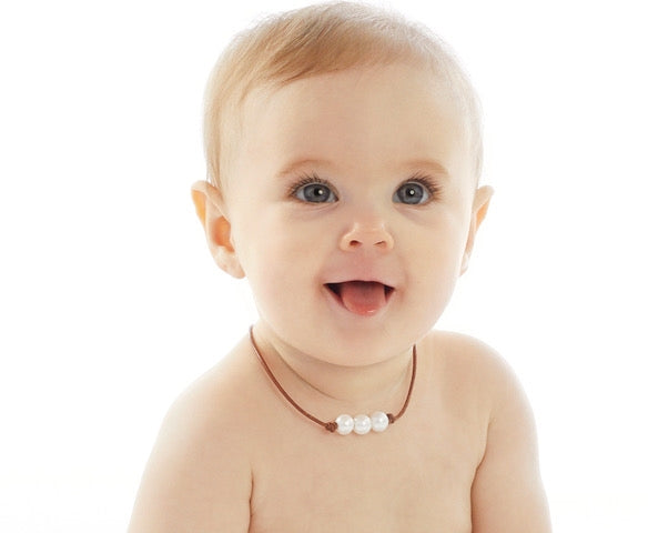 Wendy Mignot Baby Daisy Three Pearl Freshwater Pearl and Leather Necklace White