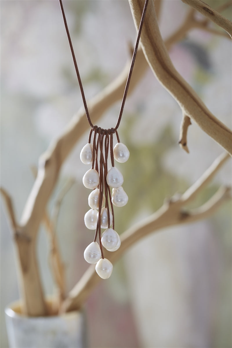 Wendy Mignot Parasol Twelve Freshwater Pearl and Leather Necklace White