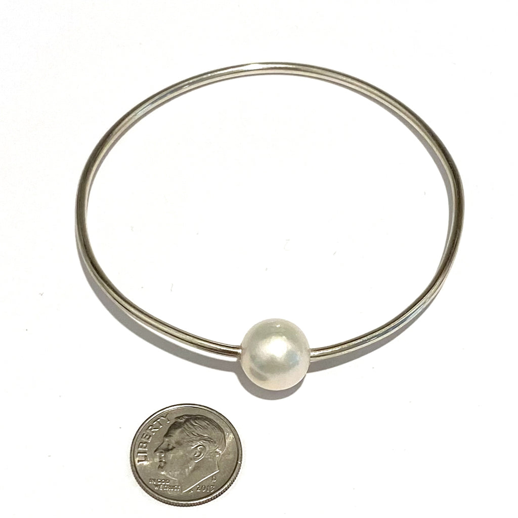 Wendy Mignot Silver and Freshwater Pearl Hula Bangle (White)