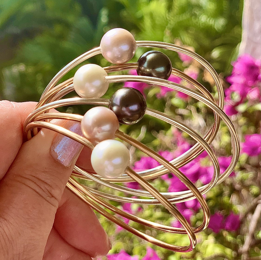 Wendy Mignot Silver and Freshwater Pearl Hula Bangle (White)