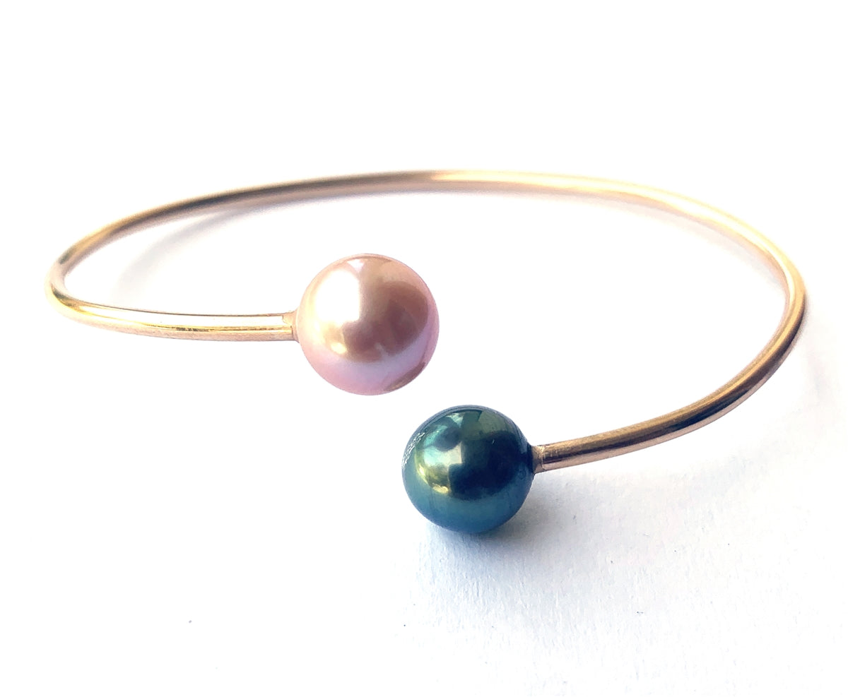 Wendy Mignot Adjustable Gold-filled Natalie Bangle with Tahitian and Freshwater Pearls (Black and Pink)